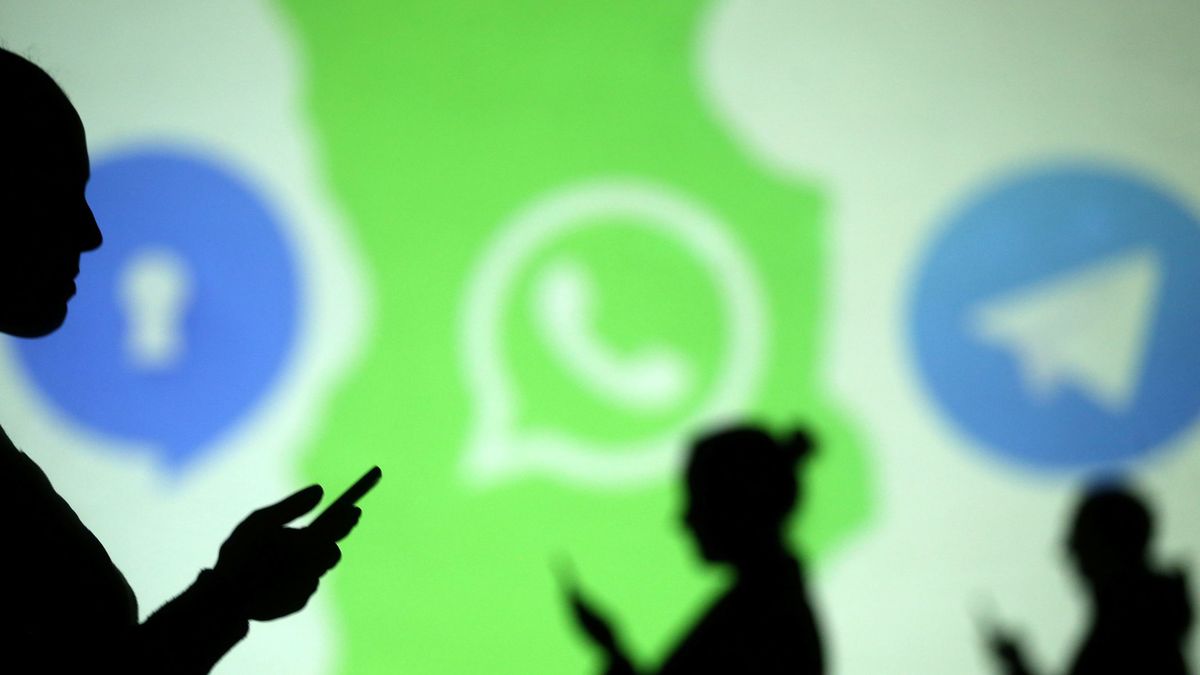 Borra WhatsApp... y hasta la 'app' del banco: así cuidan su móvil los 'locos' de la privacidad