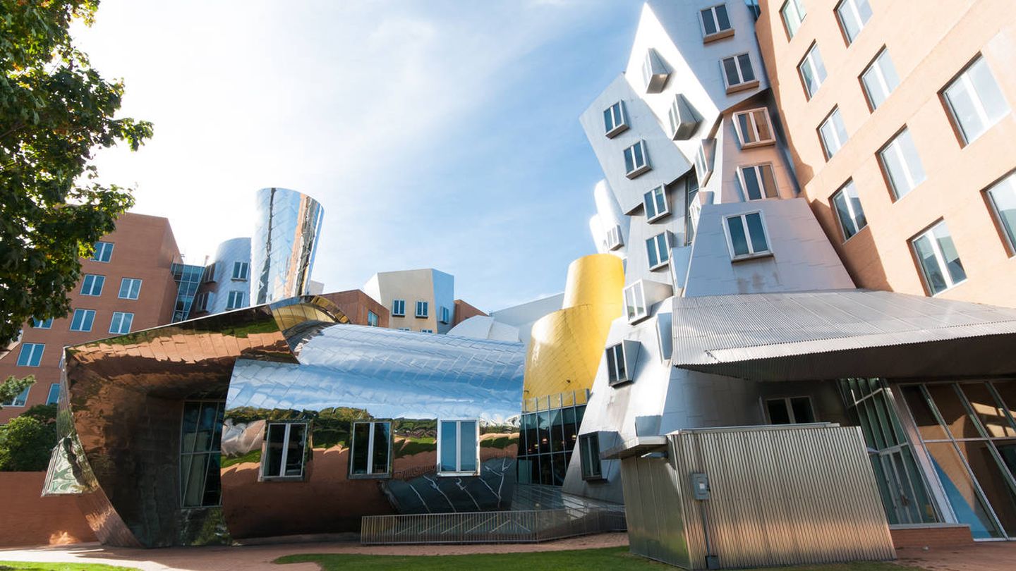 El Centro Ray y Maria Stata del MIT, diseñado por Frank Gehry e inaugurado en 2004. (iStock)