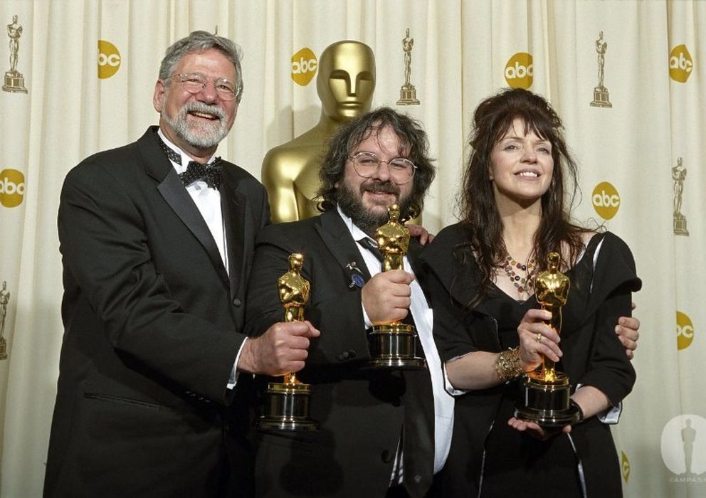 Foto: Peter Jackson recoge el Oscar junto a su mujer y productora Fran Walsh (Academy of Motion Picture Arts and Sciences)