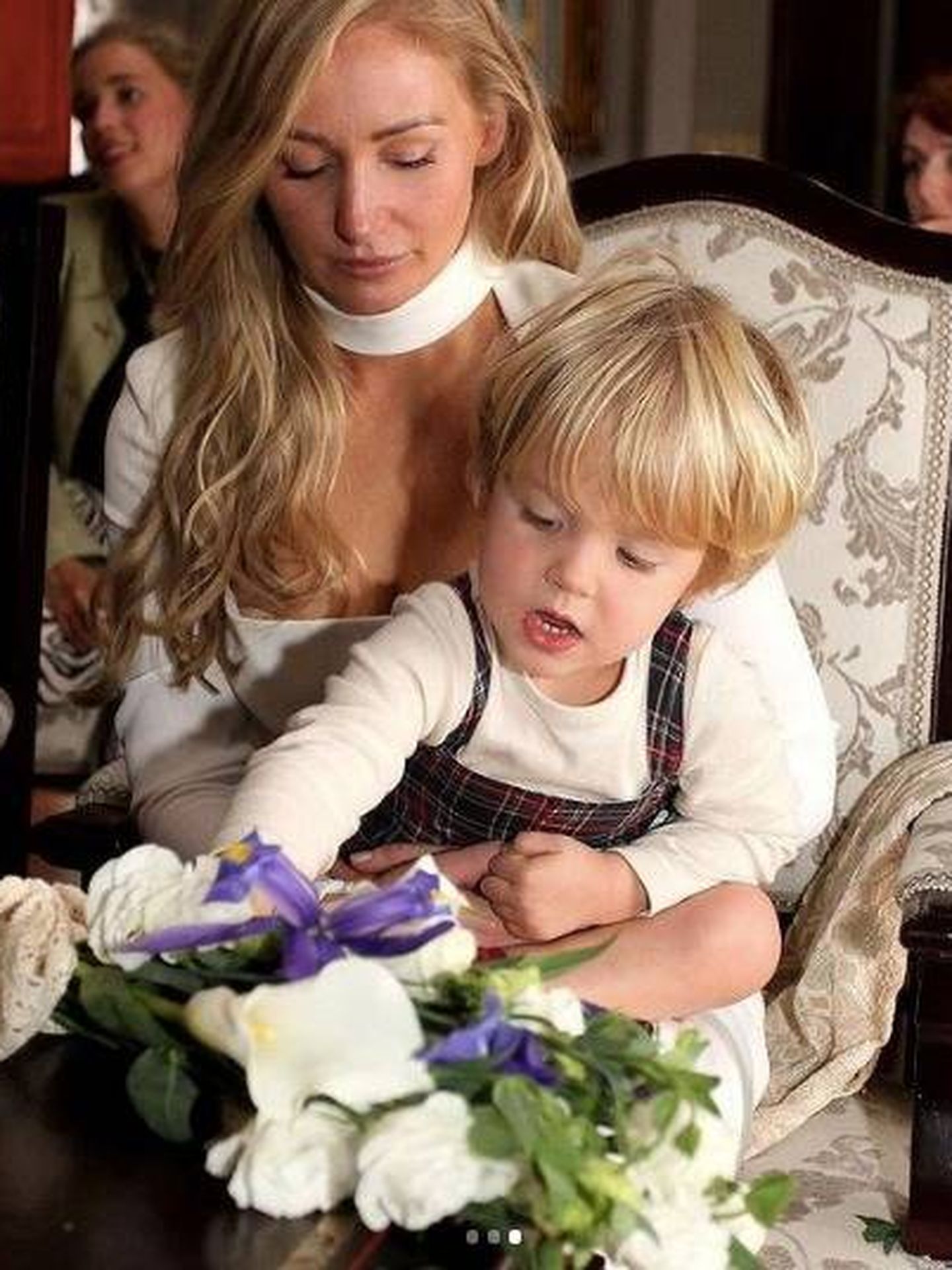 La novia con su hijo, Félix. (Instagram)