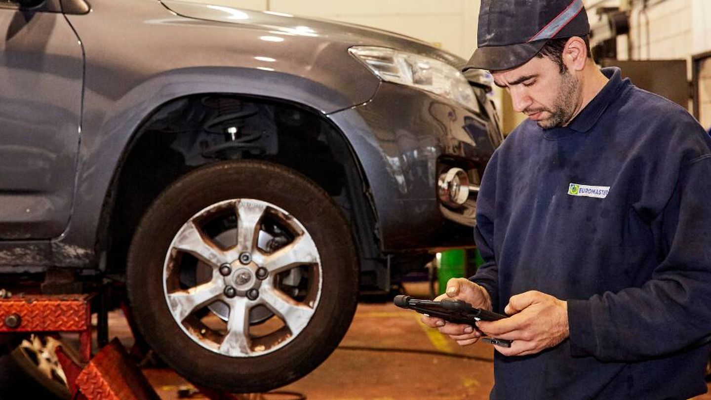 Un profesional nos aconsejará sobre si realizar o no la permuta de los neumáticos ya usados.