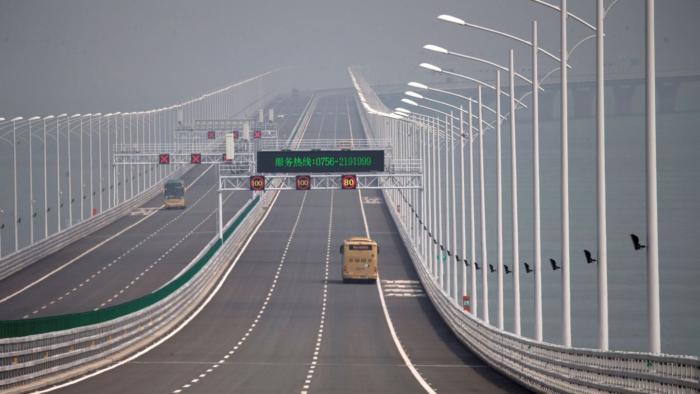 El puente marítimo más largo del mundo también ha sido construido por Hong Kong.