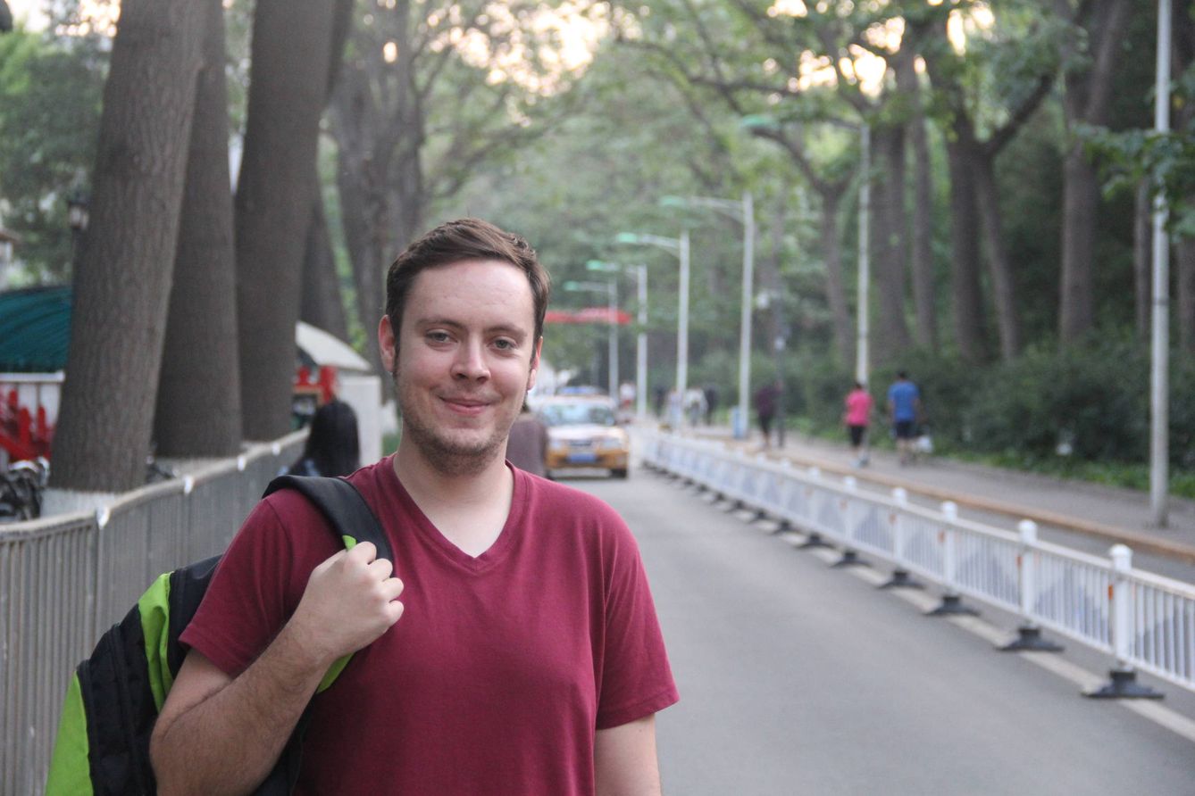 El estudiante Bill Edwards, en una calle de Pekín (Foto: J. Gámiz)