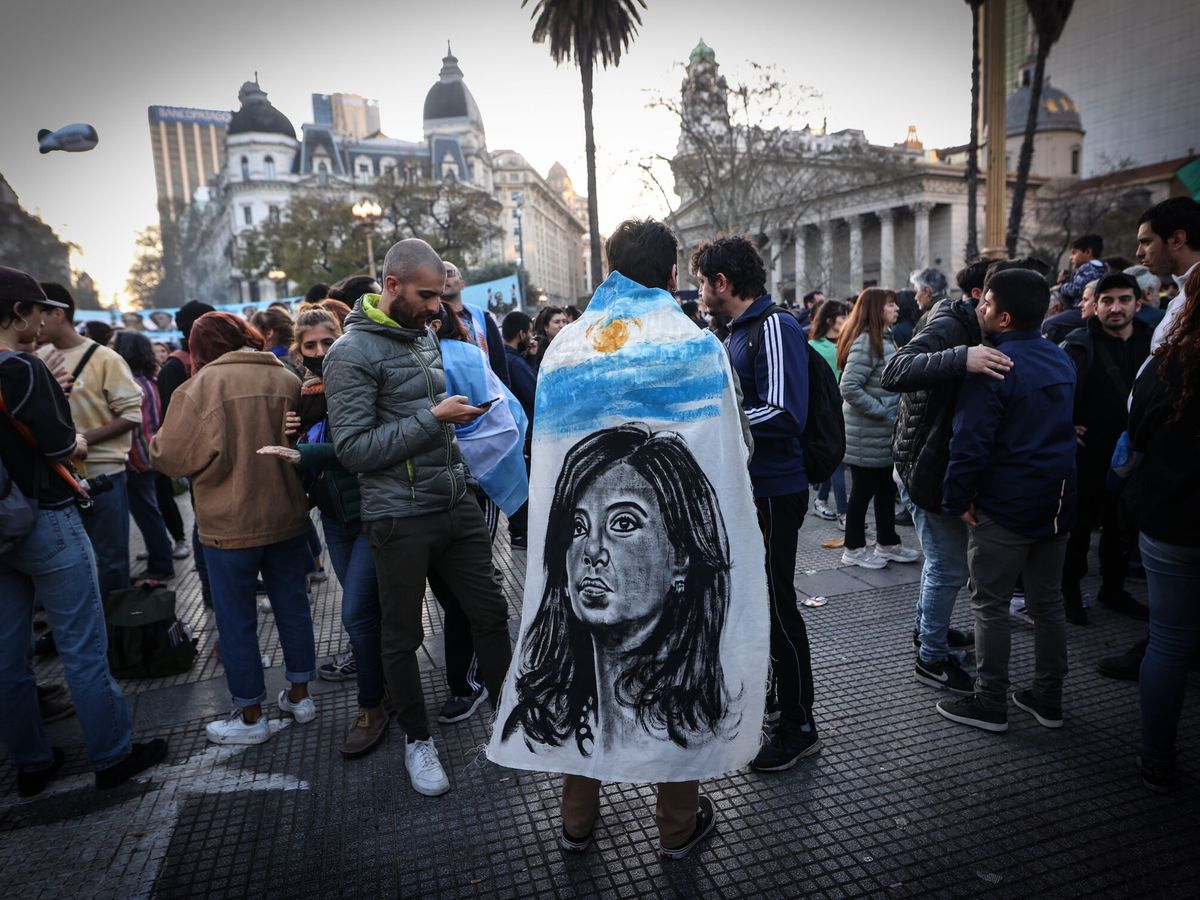 Foto: Protestas por el ataque a Kirchner en Buenos Aires. (EFE/Juan Ignacio Roncoroni)