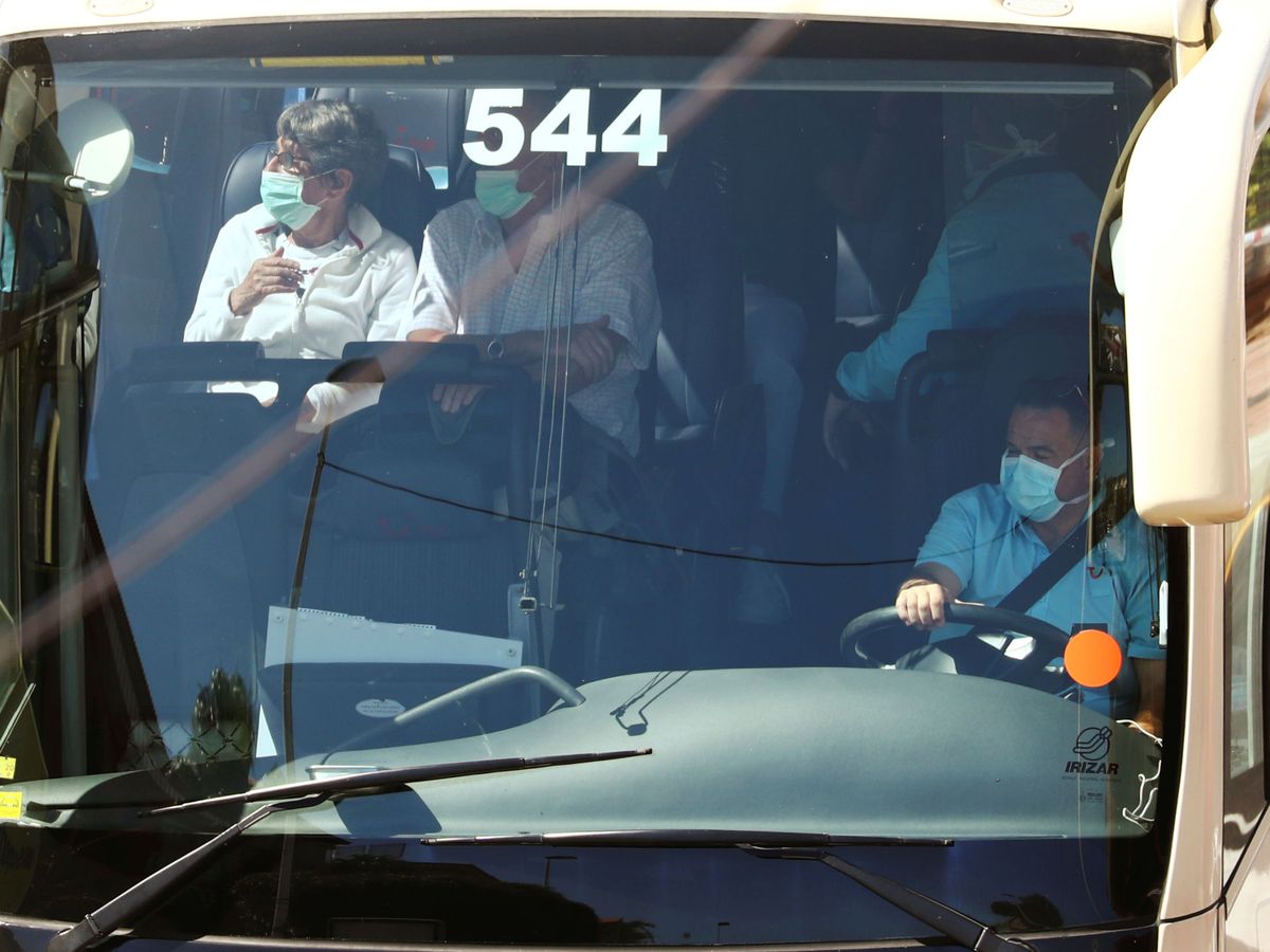 Foto: Un autobús con turistas, en una imagen de archivo. (Reuters)
