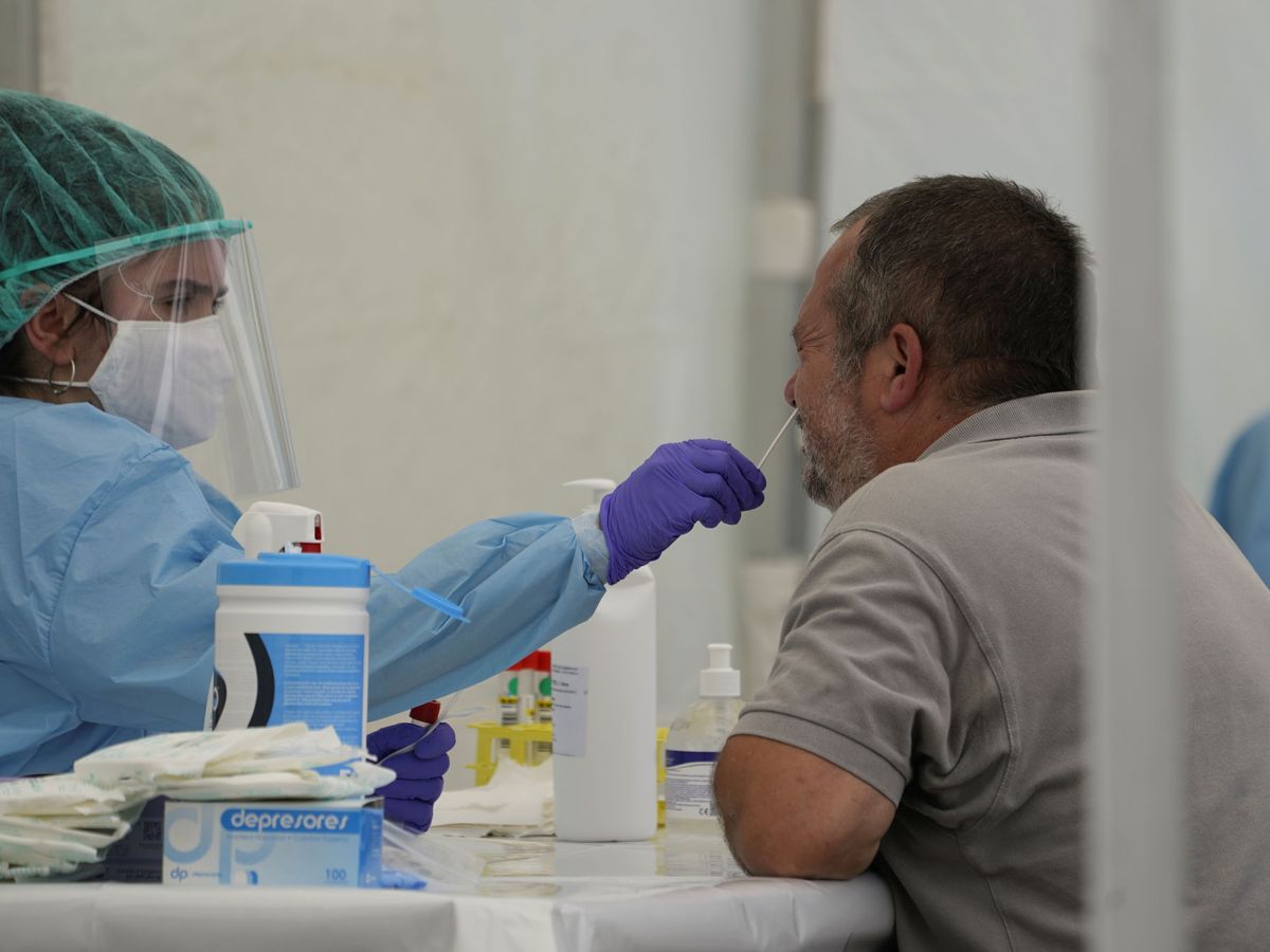 Foto: Entre el 31 de julio y el 6 de agosto, España realizó 331.442 PCR. (Reuters)