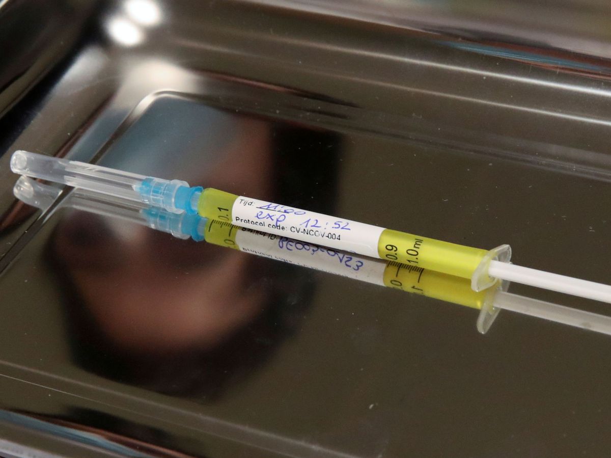 Foto: Una dosis de la vacuna contra el covid-19. (Reuters) 