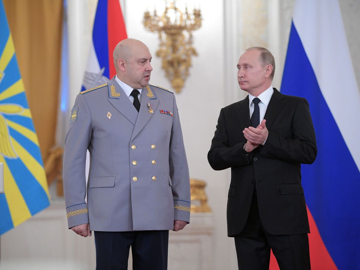 Foto: Surovikin, junto a Putin, en el Kremlin en 2017. (Sputnik/Alexei Druzhinin)