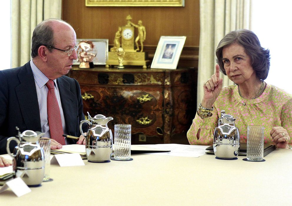 Foto: Fotografía de archivo de Rafael Spottorno (i) y la reina Sofía (EFE)