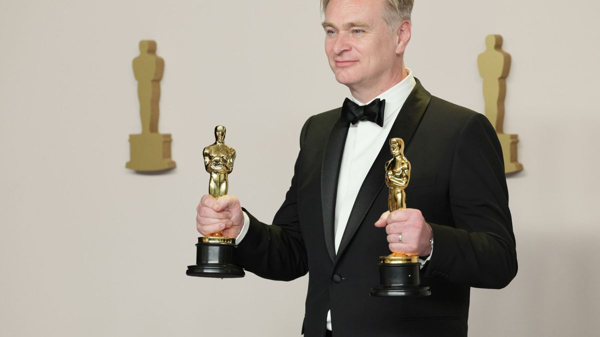 El corte de Christopher Nolan en los Oscar a una periodista que fue compañera suya de clase: "No cuentes historias"