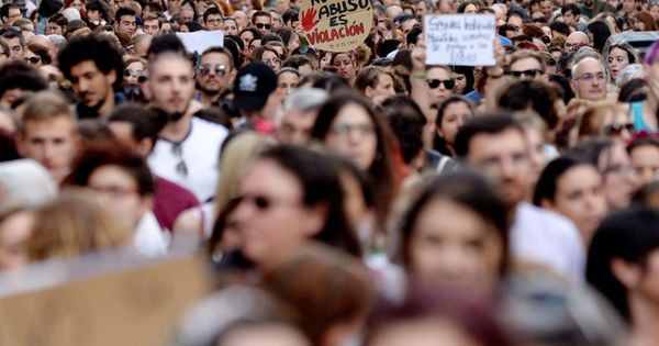 Foto: Manifestación en Valladolid para protestar por la sentencia del juicio a La Manada. (EFE)