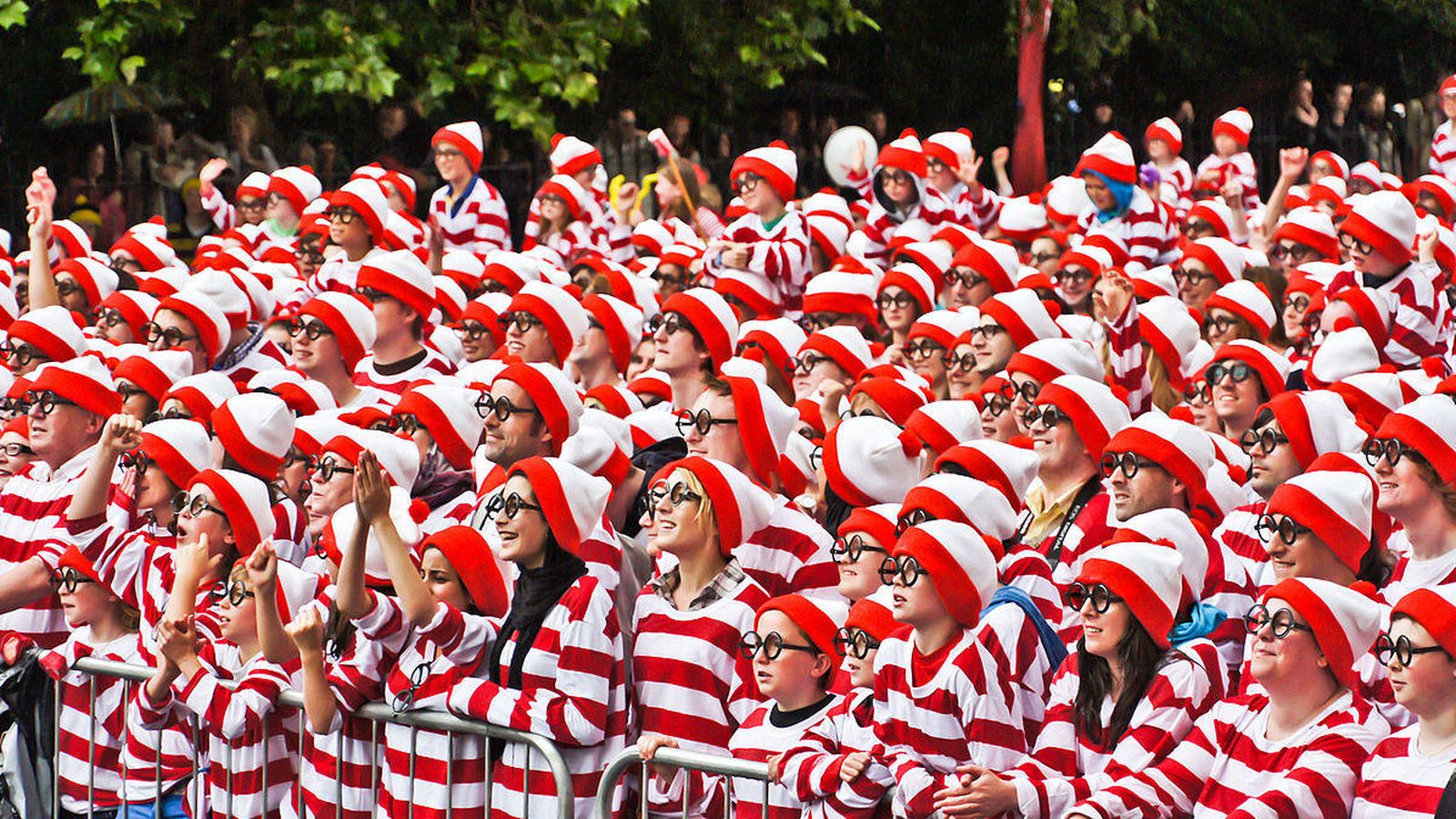 Foto: Miles de personas disfrazadas de Wally consiguieron un récord en Dublín, Irlanda, en 2011 (CC/Animalparty)
