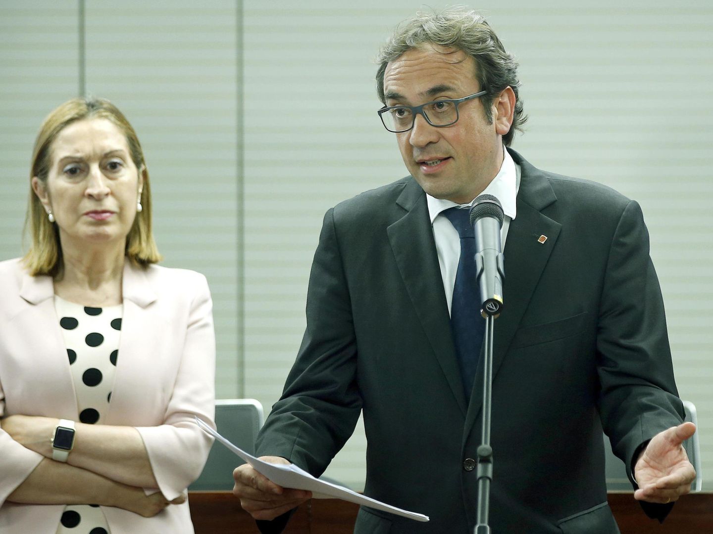 La ministra de Fomento en funciones, Ana Pastor, y el conseller de Territorio y Sostenibilidad, Josep Rull. (EFE)