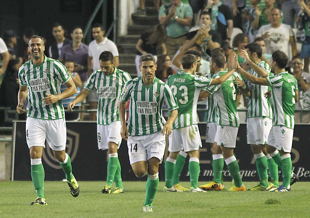 Foto: Los jugadores del Betis celebran un gol (Efe). 