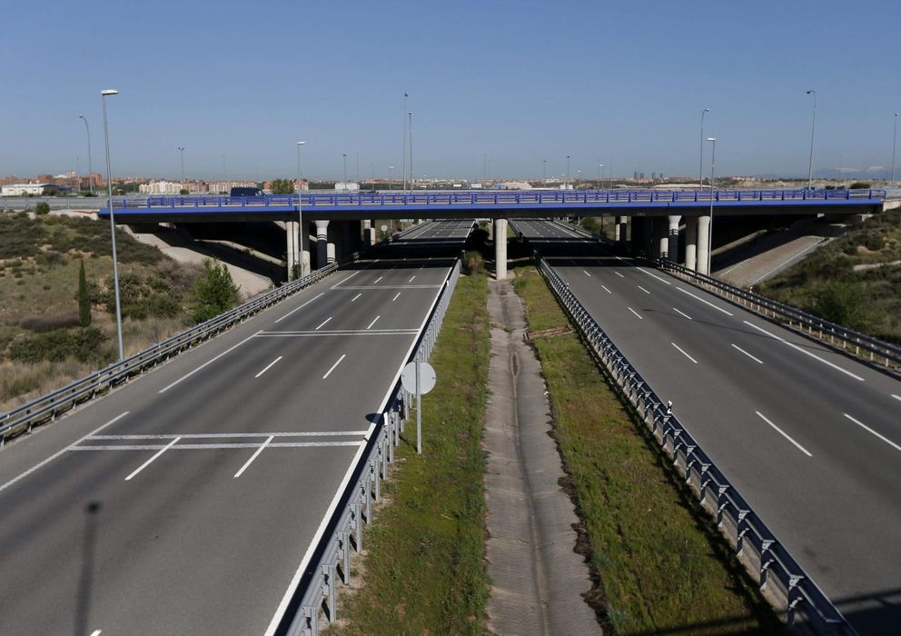 Foto: Vista de la R-2, la autopista de peaje que discurre entre la M40 y Guadalajara. (EFE)