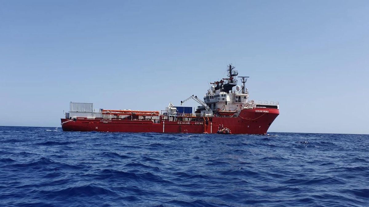 Los 82 migrantes del Ocean Viking desembarcan en Lampedusa