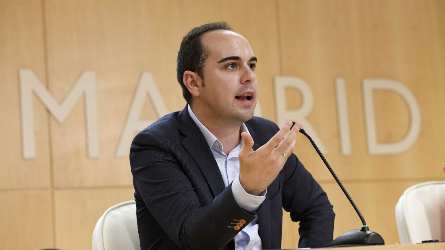 José Manuel Calvo negocia la adaptación del plan general. (EFE)