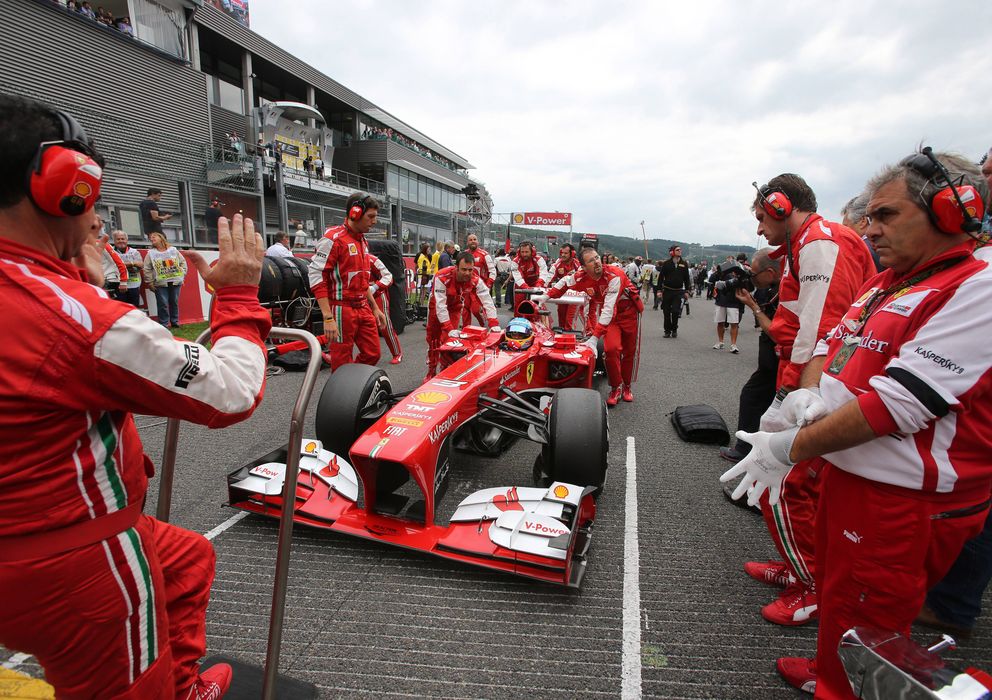 Foto: Fernando Alonso momentos antes de iniciar el GP de Bélgica.