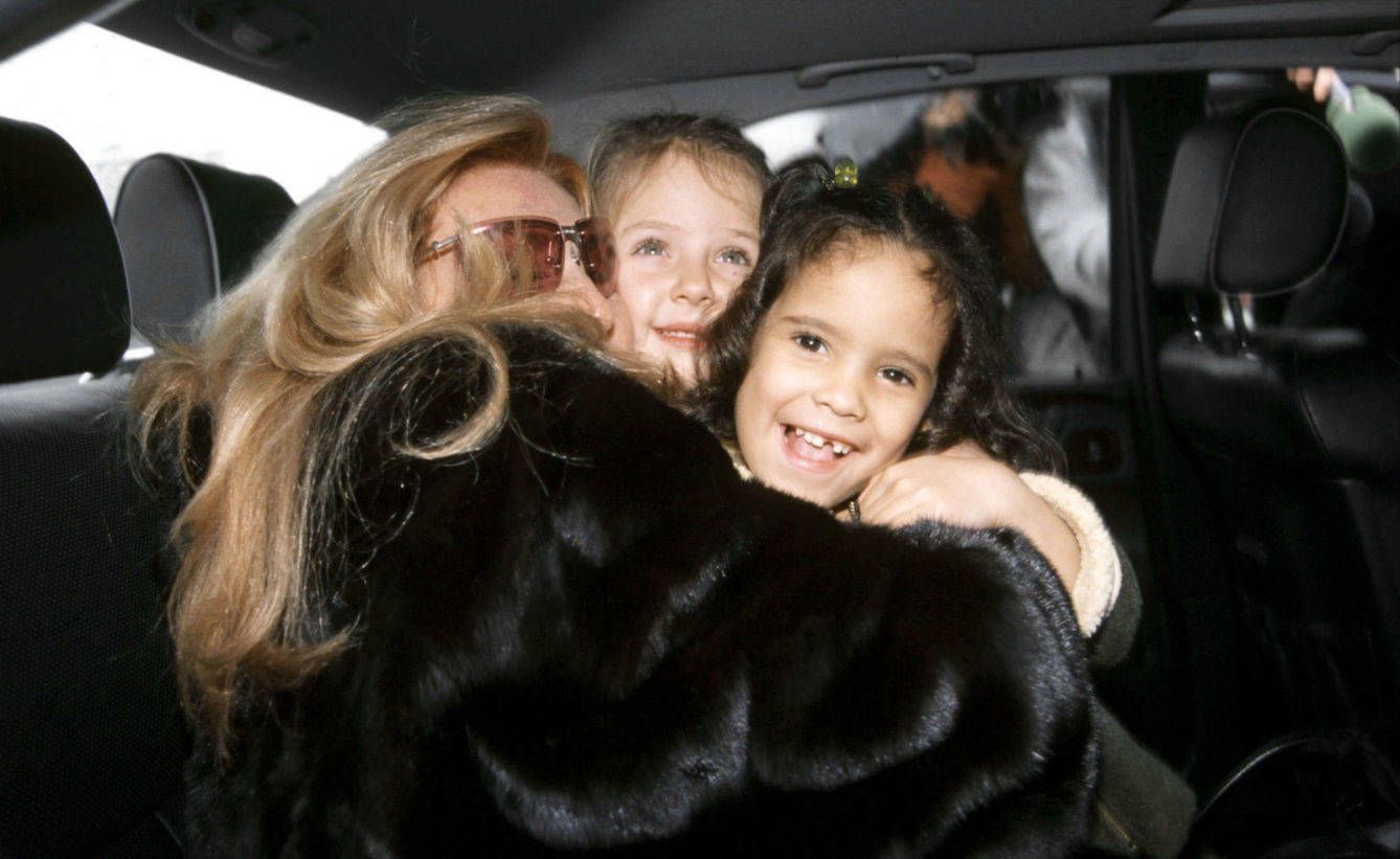 Rocío Jurado junto a su hija, Gloria Camila, en una imagen de archivo. (Gtres)