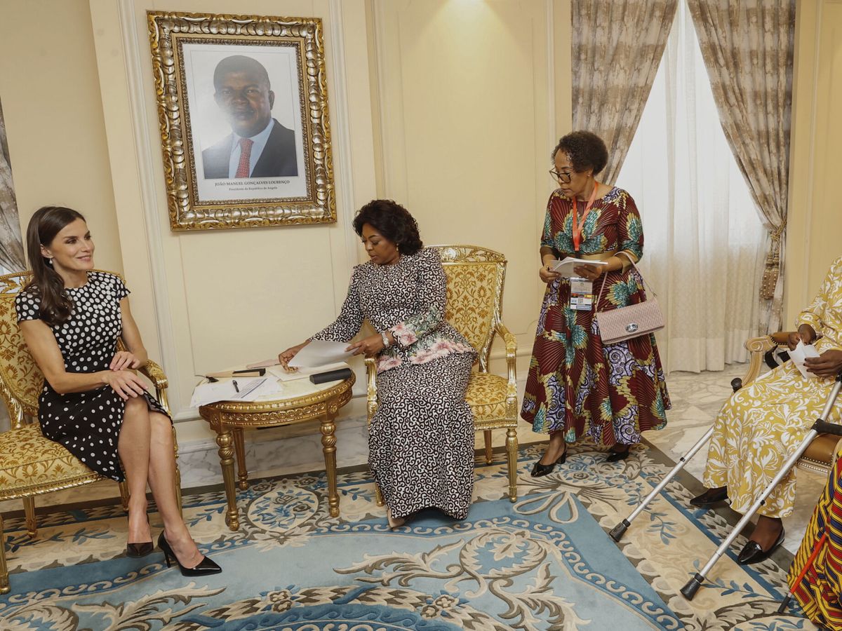 Foto: La Reina, con la primera dama de Angola en un encuentro con mujeres. (EFE/Casa de S.M. El Rey)