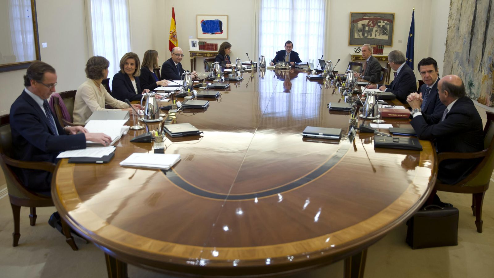 Foto: El presidente del Gobierno, Mariano Rajoy, junto a su equipo de ministros. (EFE)