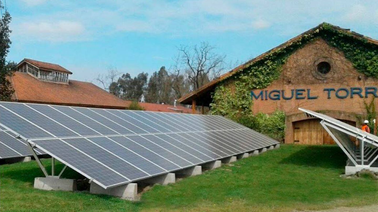 Instalación fotovoltaica en una bodega (Familia Torres)