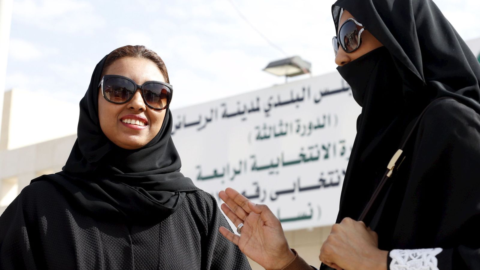 Foto: Mujeres participan por primera vez en unos comicios en Arabia Saudí (REUTERS)
