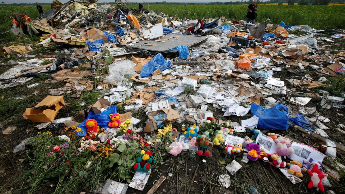 Fiscalía neerlandesa pide cadena perpetua para 4 acusados de derribar el MH17 malasio