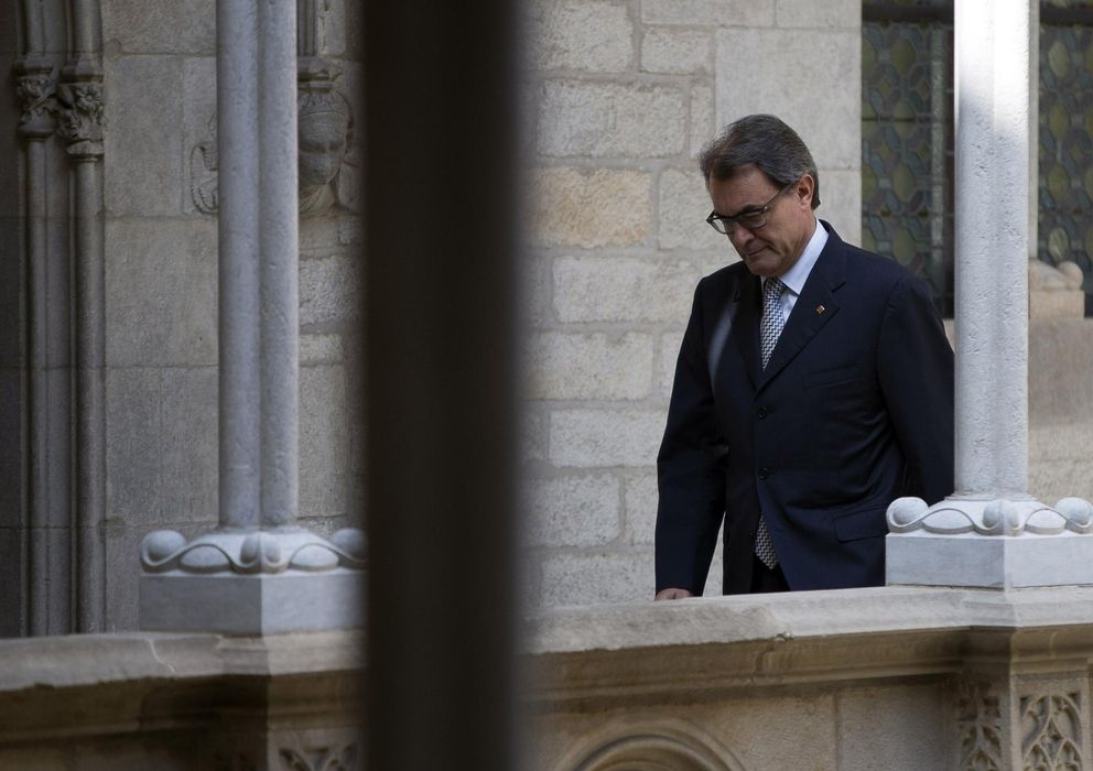 Foto: Artur Mas, instantes antes de anunciar la renuncia de Pujol a sus cargos y salarios.