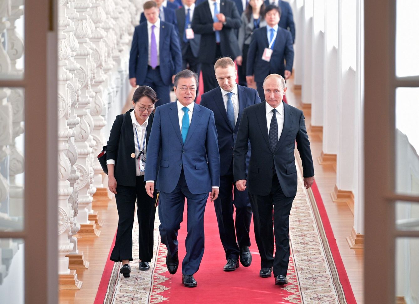 El presidente ruso Vladímir Putin y el surcoreano Moon Jae-in durante la visita de éste al Kremlin, el 22 de junio de 2018. (EFE)