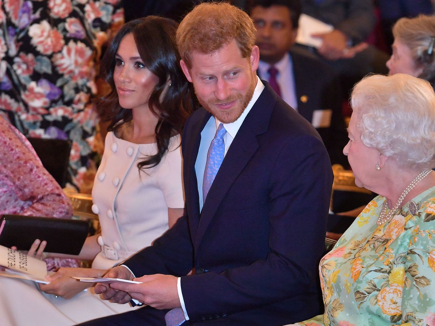 Los duques con la reina. (Reuters)