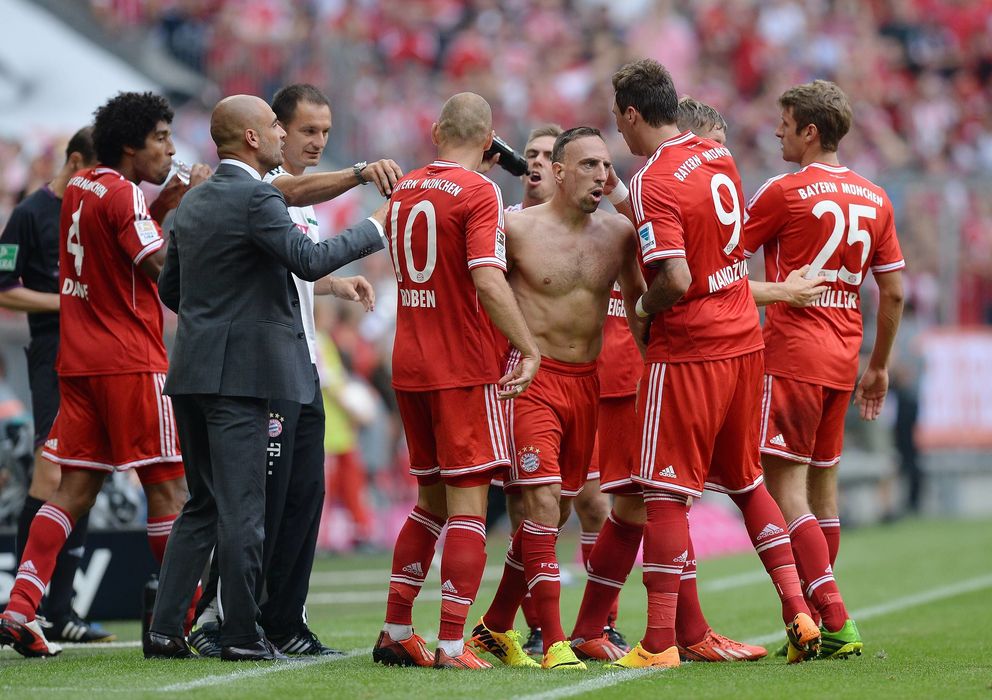 Foto: El Bayern de Múnich celebra el primer tanto del derbi firmado por Ribéry (Imago).