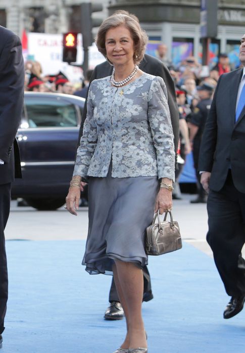 Foto: La Reina Doña Sofía a su llegada a los Premios Príncipe de Asturias (Gtres)