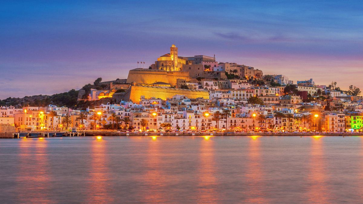 Ibiza: de la purpurina a la 'pax' mediterránea