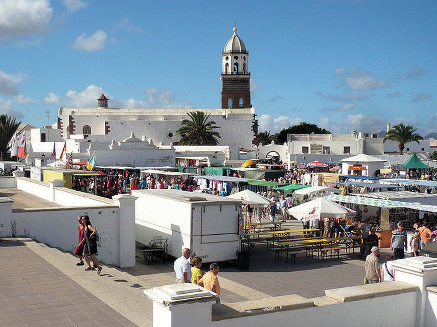 Un mercado en Teguise, Lanzarote. (Wikimedia Commons)