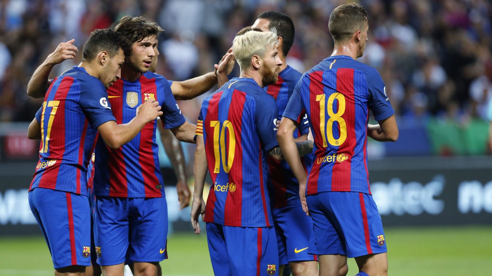 Foto: El Barcelona celebra uno de los goles ante el Leicester (Christine Olsson/EFE)