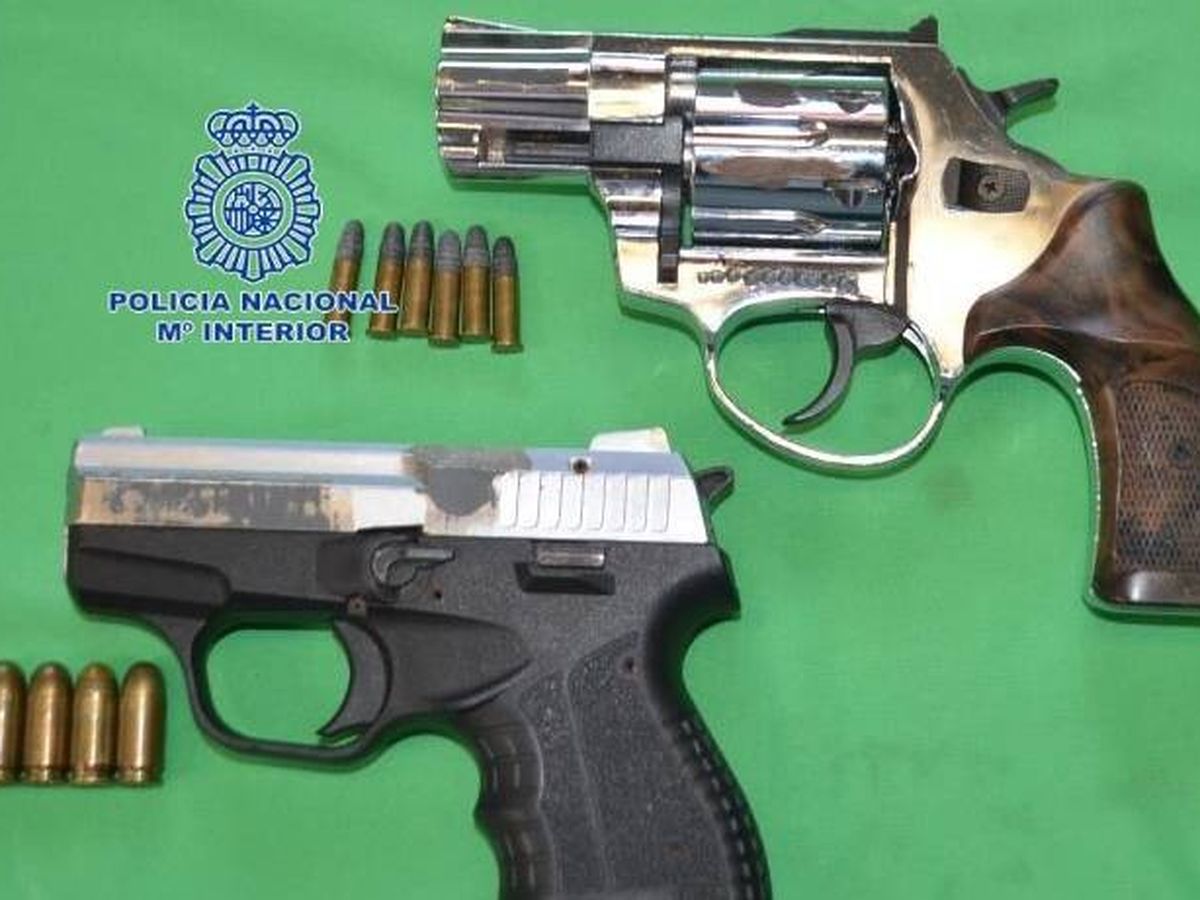 Foto: Dos de las armas intervenidas a los detenidos. (Policía Nacional)