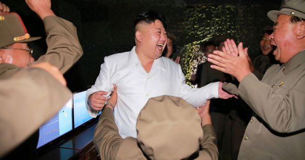 Foto: El líder norcoreano Kim Jong-un supervisa un ejercicio militar. (Reuters)