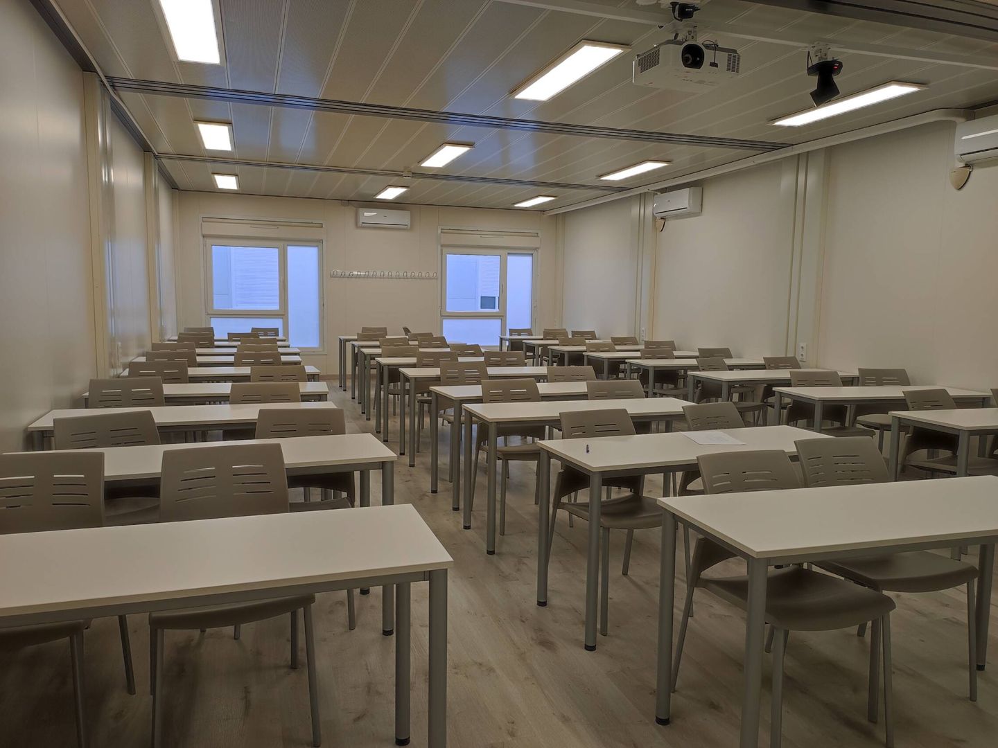 Un aula vacía, como puede que esté alguna durante el mundial. (L. V.)