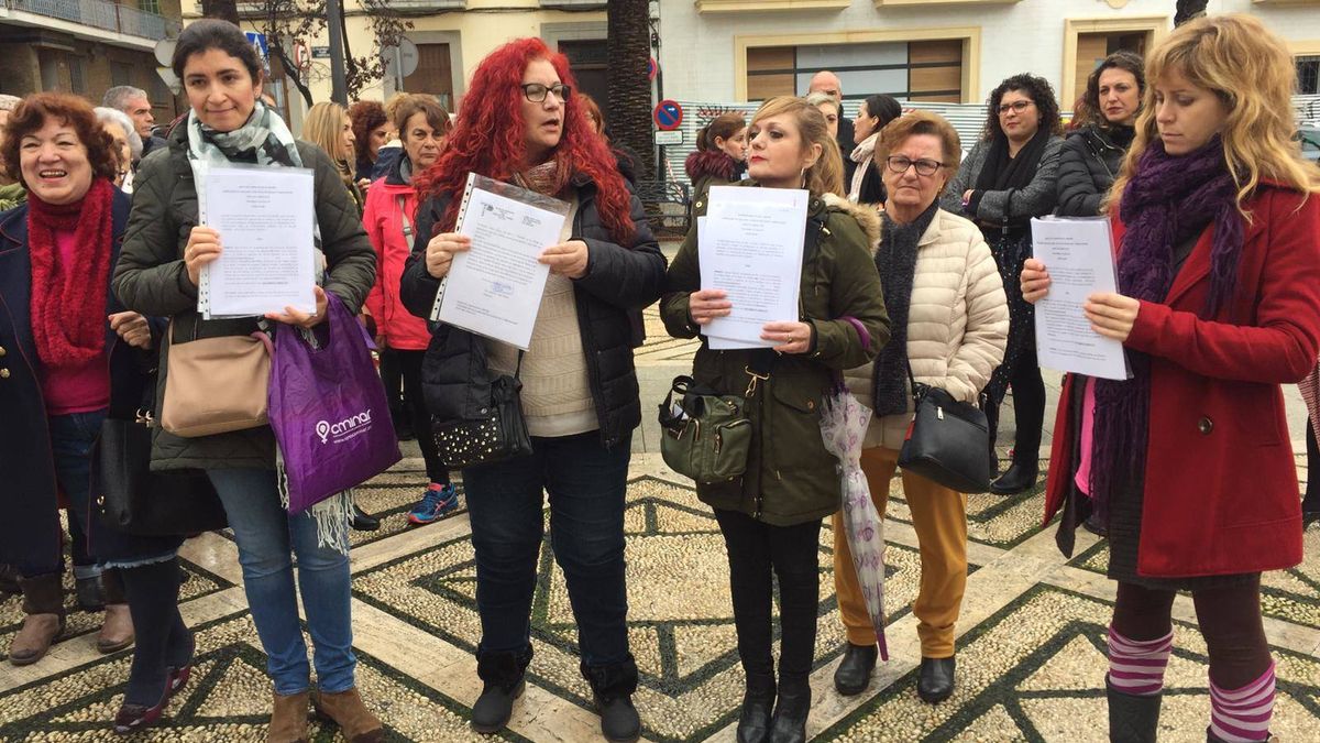 Asociaciones feministas y colectivos sociales arman su ejército frente al Gobierno andaluz