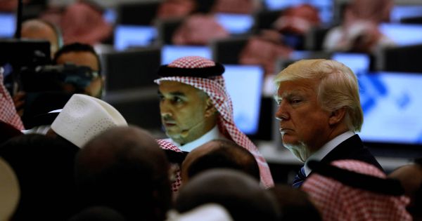 Foto: Trump y otros líderes durante una visita al Centro para Combatir el Extremismo, en Riad, Arabia Saudí. (Reuters) 