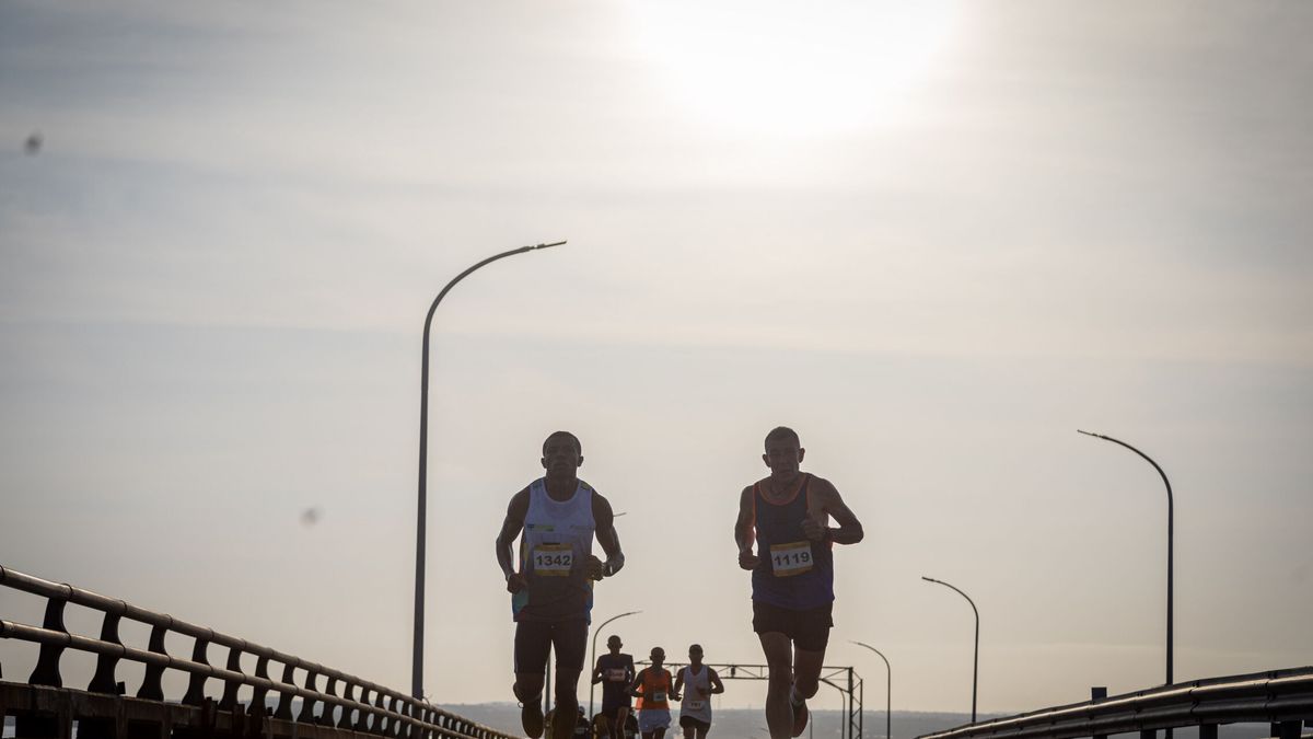 La victoria más inverosímil en una maratón: queda parado en línea de meta 30 segundos
