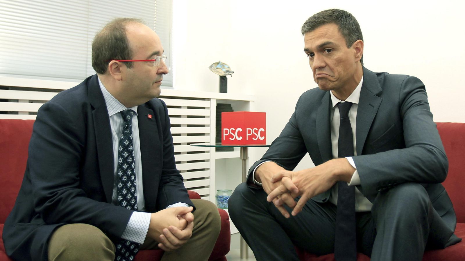 Foto: El secretario general del PSOE, Pedro Sánchez (d), y el primer secretario del PSC, Miquel Iceta. (EFE)