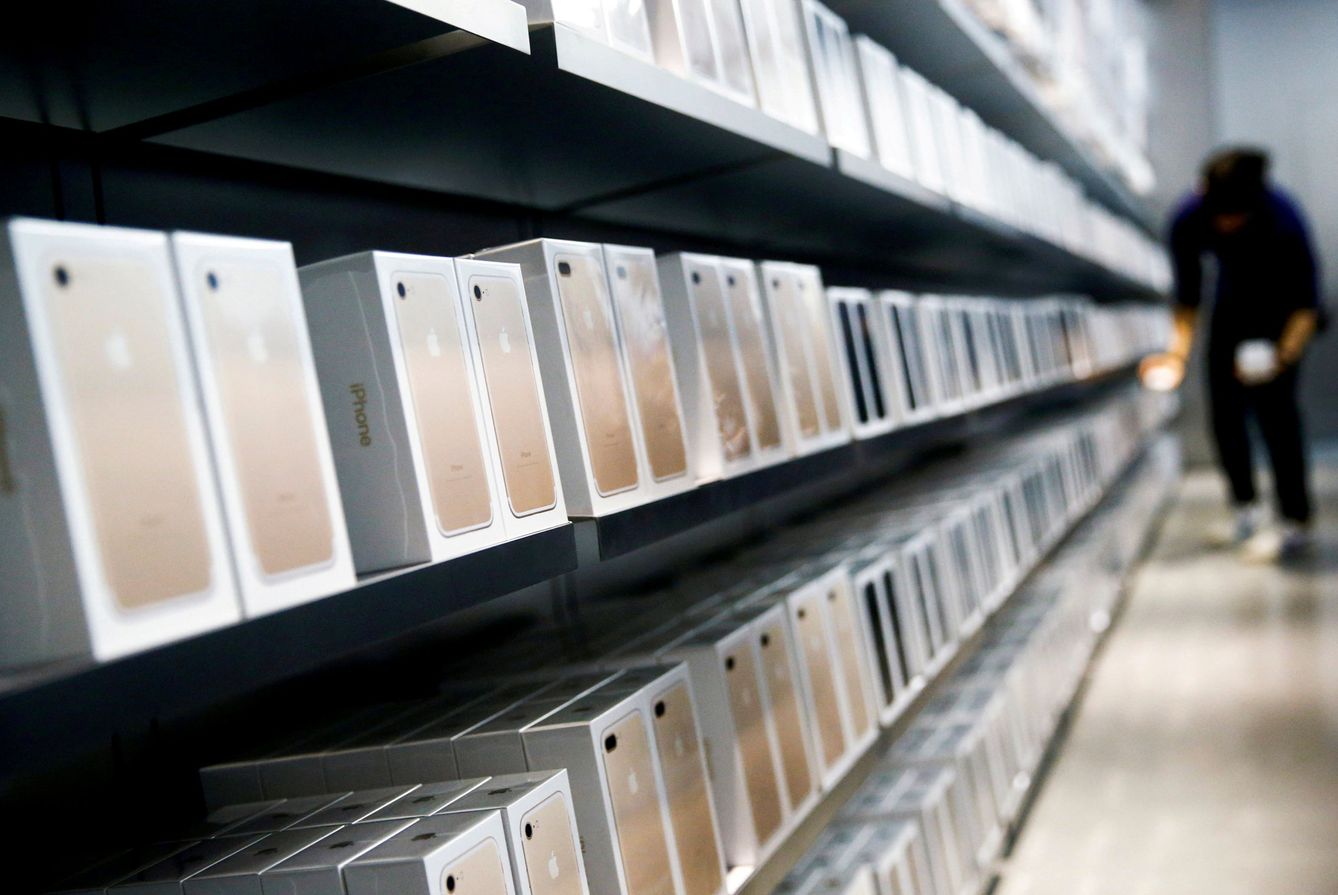 El iPhone es uno de los teléfonos más falsificados. (Reuters)