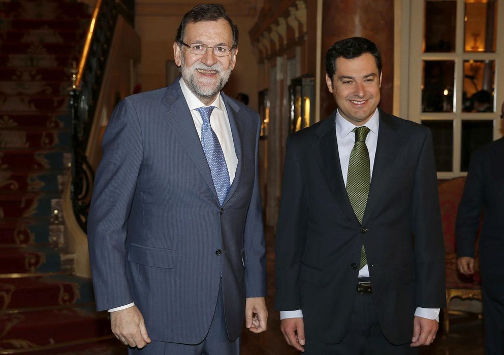 Foto: Mariano Rajoy y Juanma Moreno durante el desayuno informativo (EFE)