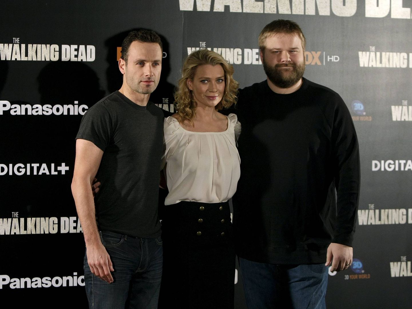 Los actores Laurie Holden y Andrew Lincon y Robert Kirkman, autor del cómic 'TWD' en el que está basado la serie. (EFE)