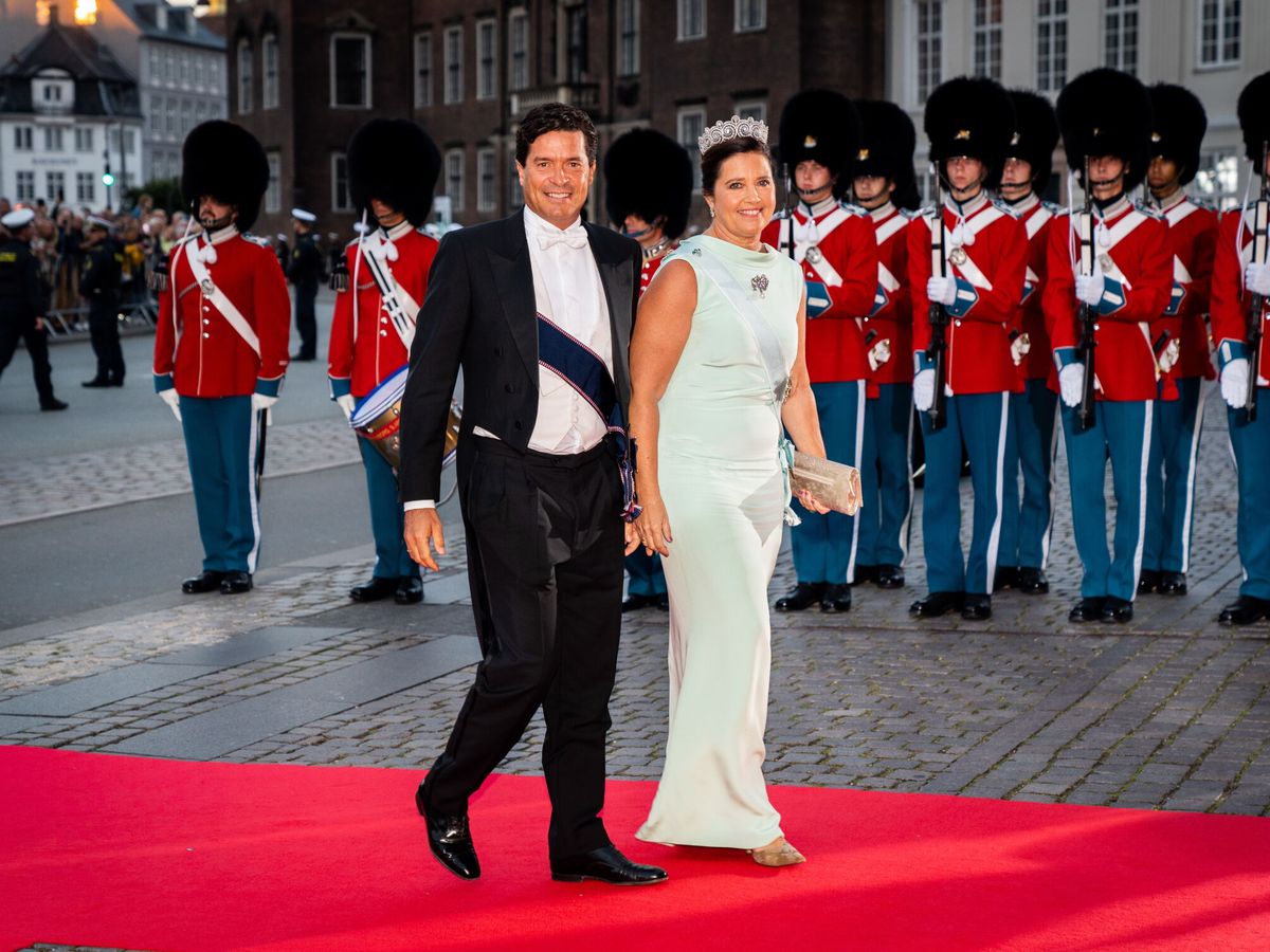 Foto: Carlos Morales y Alexia de Grecia en la celebración por el 50 aniversario de la ascensión al trono de Margarita de Dinamarca. (EFE/EPA/Ida Marie Odgaard)