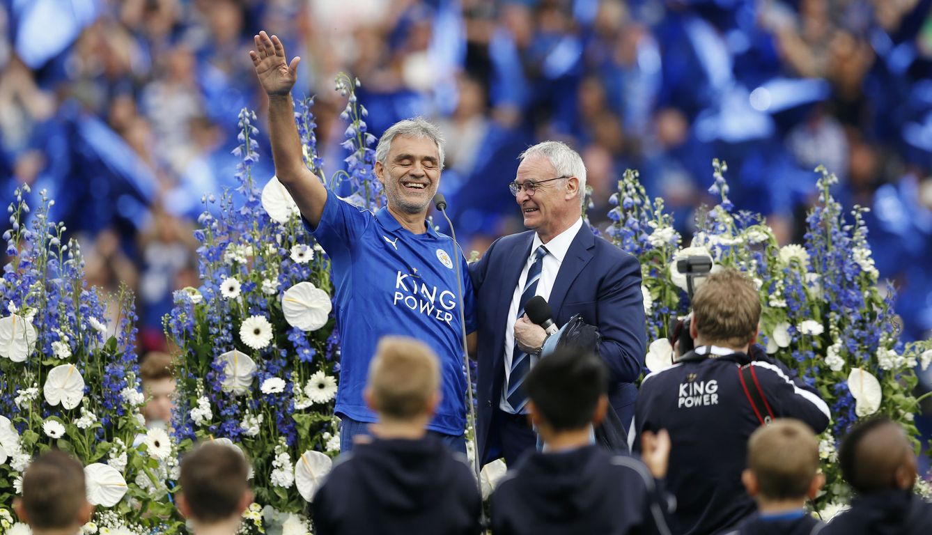 Claudio Ranieri y Andrea Bocelli, el día que el Leicester celebró el histórico título (Reuters)