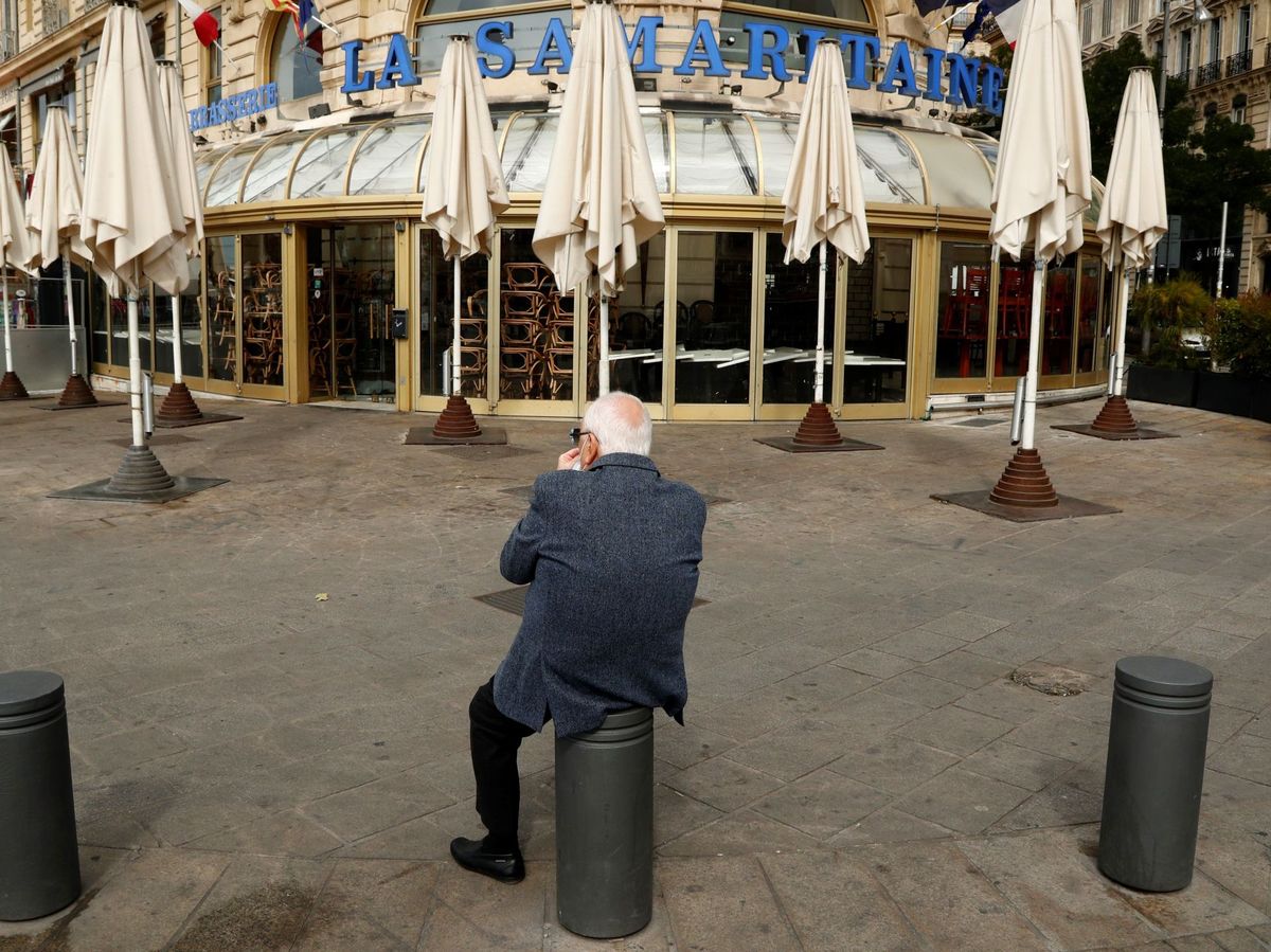 Foto: Bares y restaurantes cerrados en Marsella. (EFE)