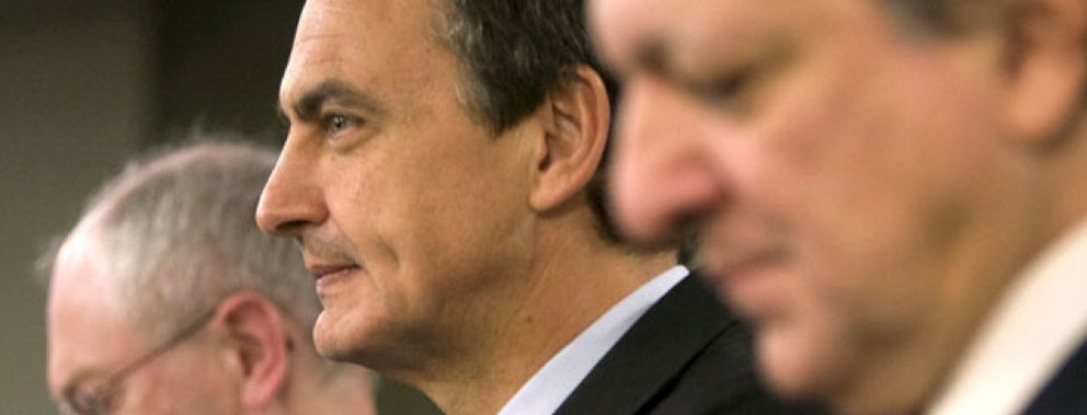 Foto: WSJ se burla de Zapatero: "Ha llegado con una ingeniosa soluciM-CM-3n contra la crisis, hacerla ilegal"